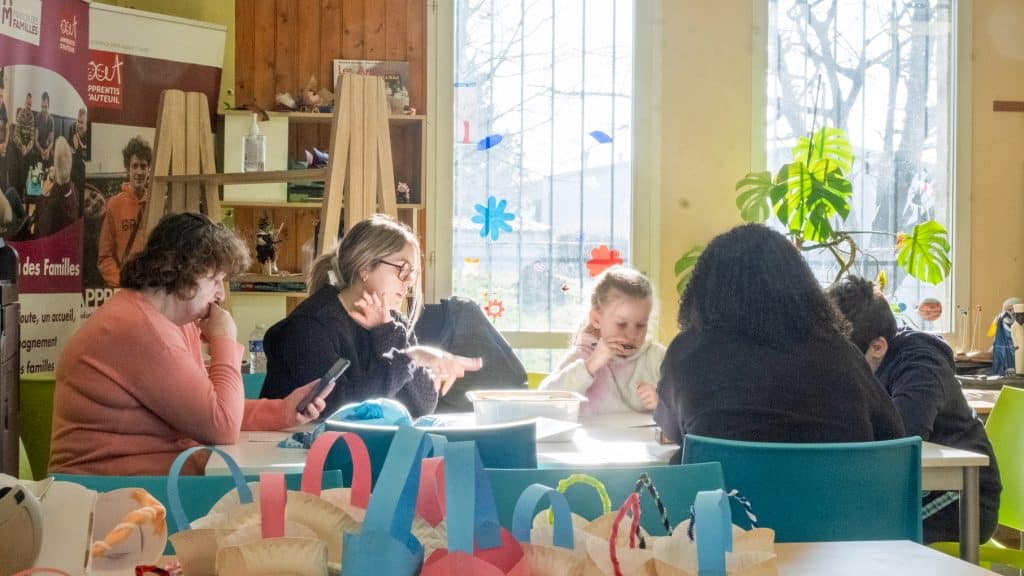 Activités pour les jeunes au local de la Maison des familles d'Amiens. Photo Dominique Levesque 2025