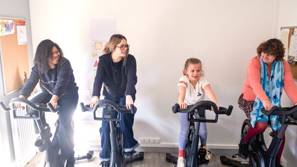 Activités pour les jeunes et moins jeunes au local de la Maison des familles d'Amiens. Photo Dominique Levesque 2025