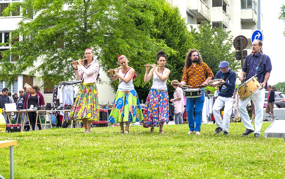 La batulaga fait danser à la rèderie du Comité de quartier