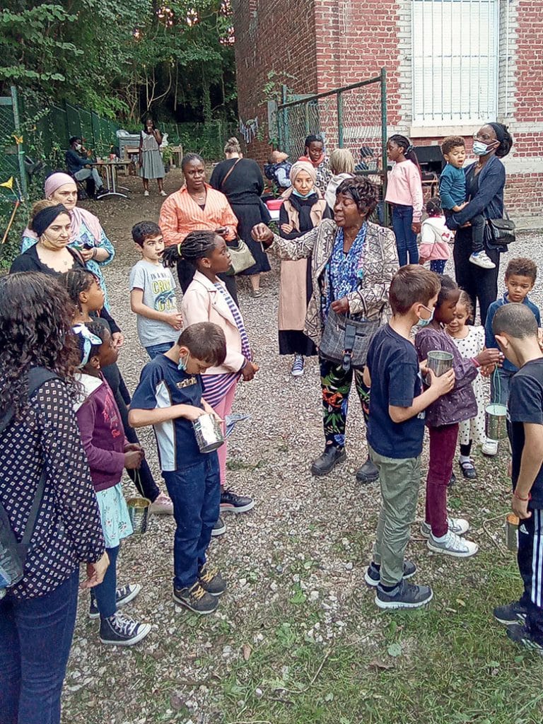 L’association L’Un et l’Autre est un lieu de rencontre et d’échanges culturels. Elle lutte contre l’isolement des femmes et pour le lien mère/fille.