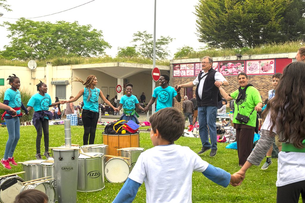 La batulaga fait danser à la rèderie du Comité de quartier