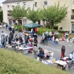 Des vendeurs et des chineurs à la réderie du quartier Sud-Est