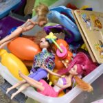 Des jouets et des poupées à la réderie du quartier Sud-Est