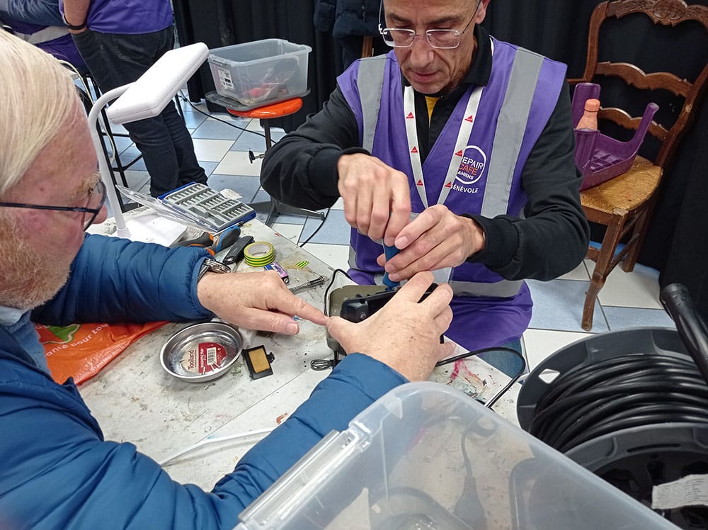 Avec le Bricol’café, ne jetez plus, réparez !